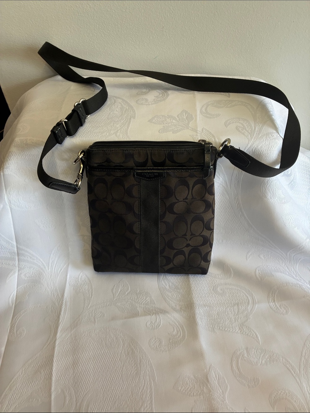 Coach Men’s Dark Brown Signature Messenger Crossbody - Picture 3 of 4